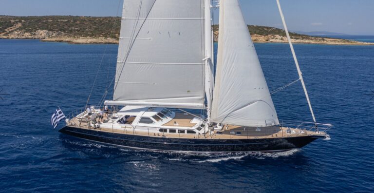 Jongert 28m for charter yachtsgreece luxury yacht sailing Greece