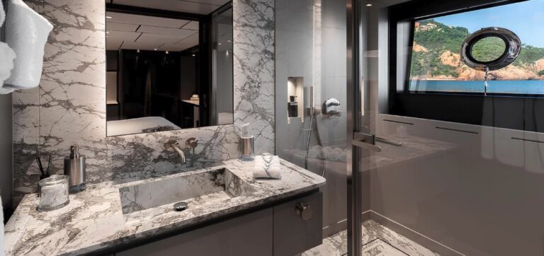 Ferretti Custom Line 140, photo 26