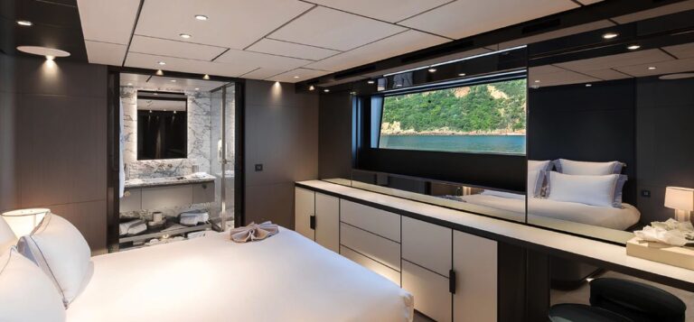 Ferretti Custom Line 140, photo 25