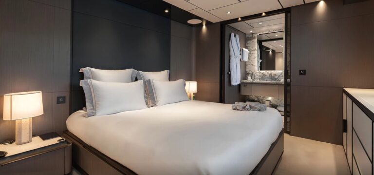 Ferretti Custom Line 140, photo 24