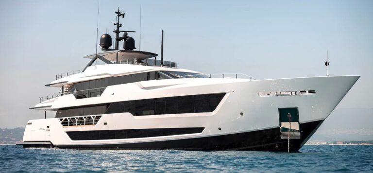 Ferretti Custom Line 140, photo 2
