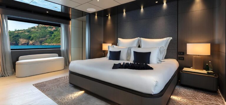 Ferretti Custom Line 140, photo 19