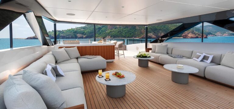 Ferretti Custom Line 140, photo 6