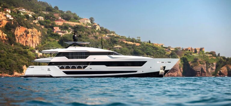 Ferretti Custom Line 140, photo 1