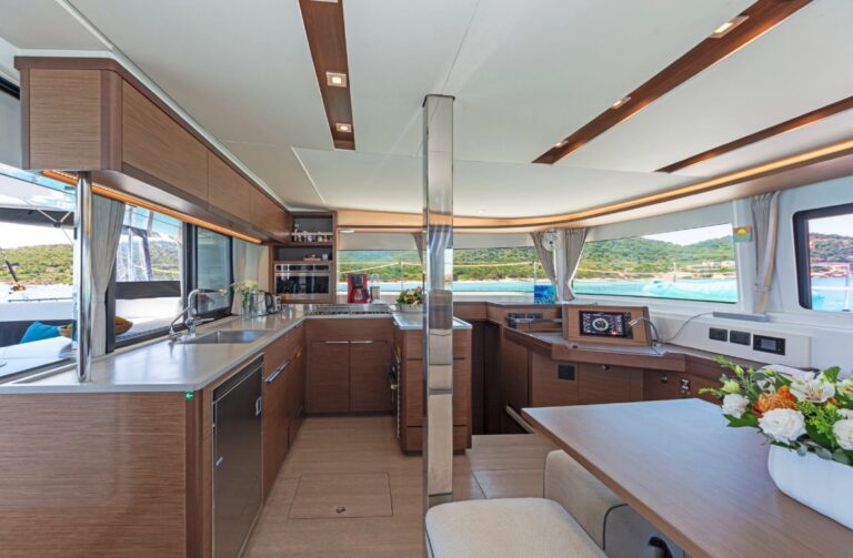 Lagoon 46, photo 13
