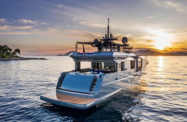 Arcadia-105-for-sale-yachtsgreececom-award-winning-super-yacht-external10