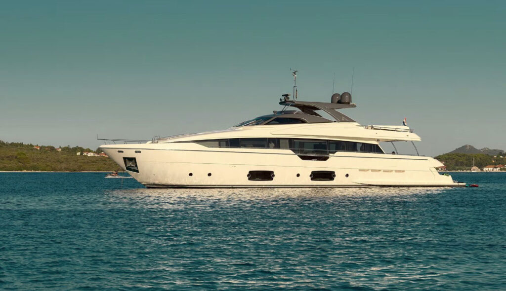 Ferretti 960