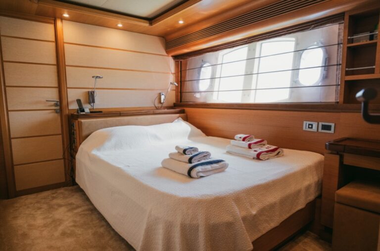 Ferretti Custom Line 97, photo 11