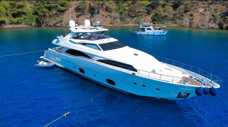 Ferretti Custom Line 97, photo 1