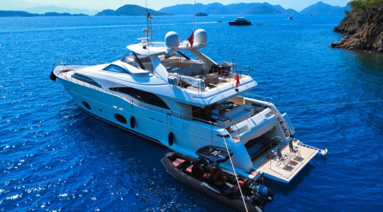 Ferretti Custom Line 97, photo 3