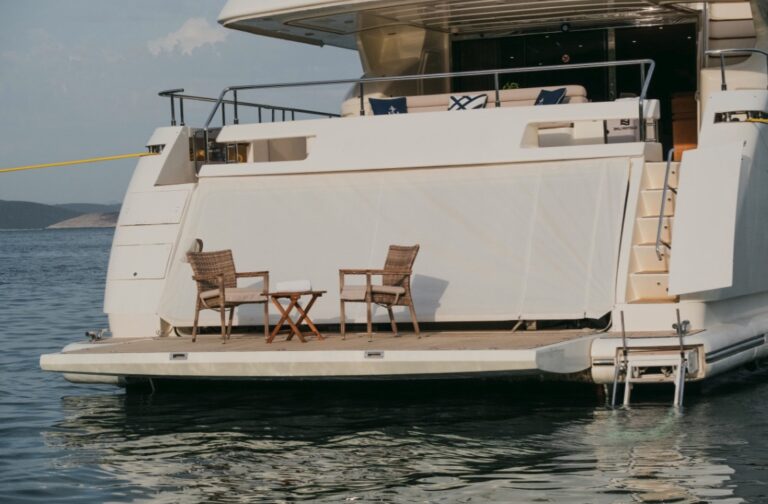 Ferretti Custom Line 97, photo 4