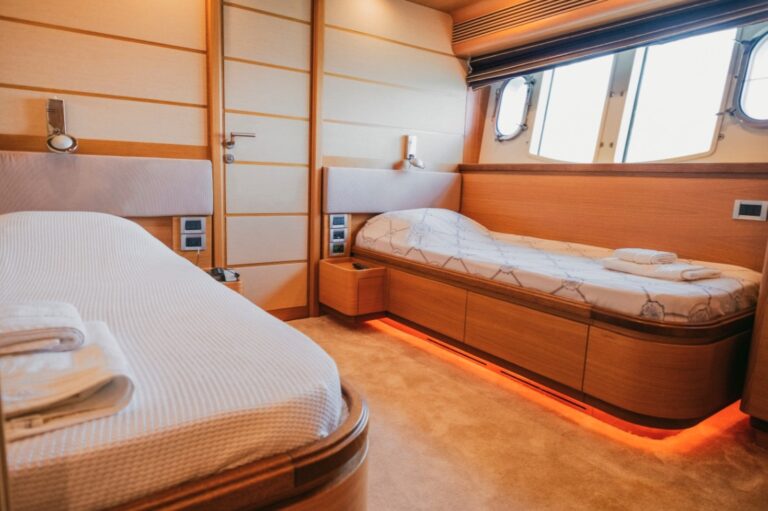 Ferretti Custom Line 97, photo 12