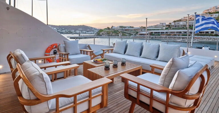 Maiora-40m-for-sale-yachtsgreececom-motor-yacht-flybridge-lounge1