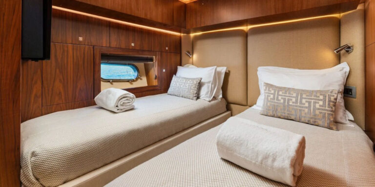 Sunseeker-Predator-92-for-sale-yachtsgreececom-motor-yacht-twin-cabin